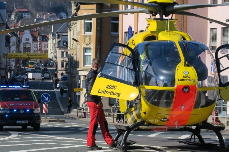Rettungshelikopter in Aue gelandet - 