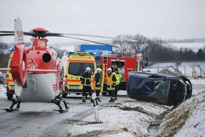 Rettungshubschrauber bei Unfall auf der S34 bei Hainichen im Einsatz - Zum Transport der Verletzen war auch ein Hubschrauber im Einsatz.