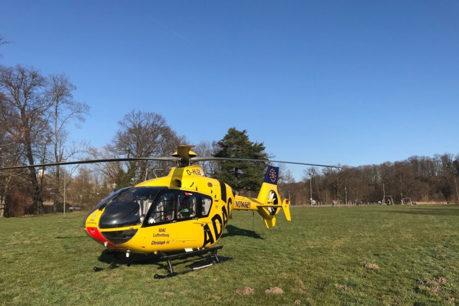 Rettungshubschrauber landet auf Rochlitzer Muldeninsel - Christoph 46, ein Hubschrauber der ADAC Luftrettung, ist am Sonntagnachmittag auf der Muldeninsel gelandet.