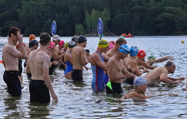 Rettungsschwimmer erkämpft Platz auf dem Podest - So etwas nennt man Tradition: Bereits zum 28. Mal hat das Oberwaldschwimmen um das Blaue Band stattgefunden. 