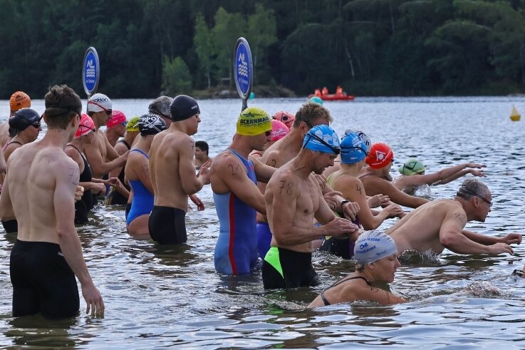 So etwas nennt man Tradition: Bereits zum 28. Mal hat das Oberwaldschwimmen um das Blaue Band in Callenberg stattgefunden - mit 56 Startern in sieben Altersklassen. 