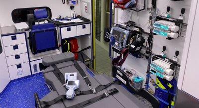 Rettungswagen für Intensivtransporte umgerüstet - 
