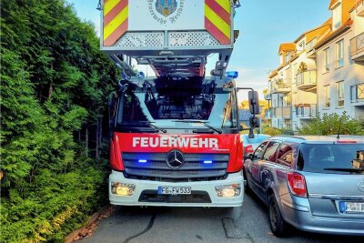 Rettungswege in Freiberg: Sicherheit geht vor Bequemlichkeit - In der Straße "Hinter der Stockmühle" verzögerte sich ein Feuerwehreinsatz, weil die Drehleiter erst einen Engpass bewältigen musste.