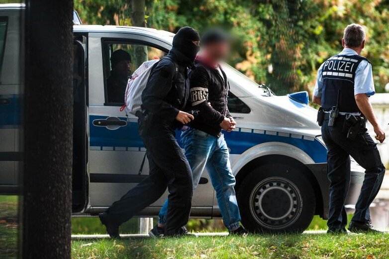 Festnahme eines Tatverdächtigen der Gruppe "Revolution Chemnitz". 