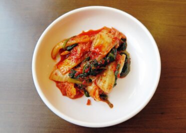 Rezept: Kimchi selbst herstellen - Kimchi, eine meist scharfwürzige fermentierte Gemüsebeilage, darf bei keinem Essen fehlen.