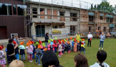 Richtfest: Kinder freuen sich auf neue Kindertagesstätte in Werda - Richtfest des Werdaer Kindergarten Waldwichtel.