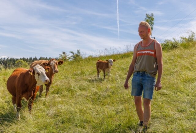 Johannes Mäthger ist Landwirt durch und durch. Urlaub, so sagt er, braucht er eigentlich nicht. Seine Tiere und der Hof sind sein Leben. 