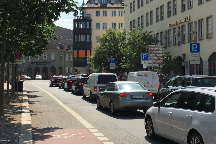 Ring gesperrt - Verkehrschaos in Zwickau - Stau auf dem Ring in Zwickau.