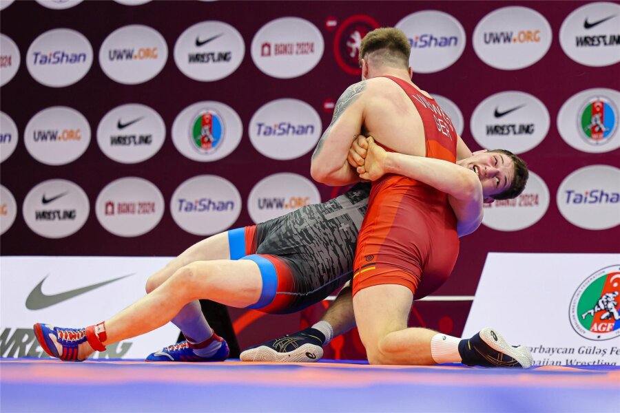 Ringen: Lugauer gewinnt Bronze bei U23-EM in Baku - Anton Vieweg (rotes Trikot) tat sich gegen Luka Gabisonia zunächst schwer, hatte dann aber die bessere Kondition.