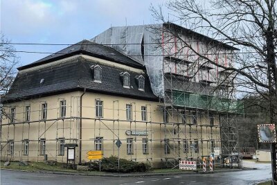 Rittergut Bösenbrunn wird wieder zum Gemeindeamt - Am Rittergut Bösenbrunn wird derzeit das Dach saniert. Der nächste Bauabschnitt soll auch neue Gemeindeamtsräume betreffen. 