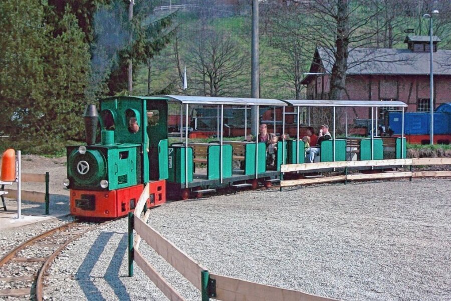 Rittersgrüner Feldbahn dreht seit 20 Jahren ihre Runden - Der Zug der Rittersgrüner Feldbahn bei einer seiner ersten Fahrten.  