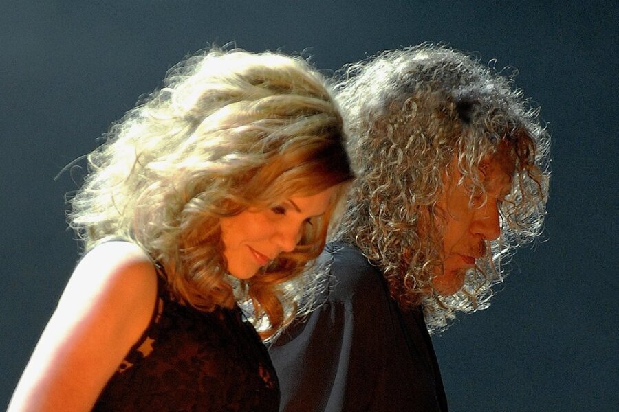Robert Plant und Alison Krauss zerfiedeln bei ihrem einzigen Deutschland-Konzert Led Zeppelin - Stars zweier Welten: Der britische Rocker Robert Plant und die US-amerikanische Bluegrass-Legende Alison Krauss.