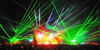 
              <p class="artikelinhalt">Die Musik der Rockband City wurde erstmals auf der Muldeninsel mit einer Multimedia-Show aus Licht- und Laser-Projektionen und einem Feuerwerk in Szene gesetzt. </p>
            