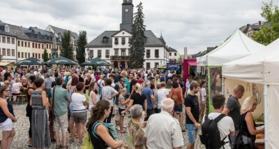 Rochlitzer bringt erneut Streetfood-Festival in die Muldestadt - Dichtes Gedränge herrschte bei der ersten Auflage 2018 an den Ständen der Essensanbieter. 