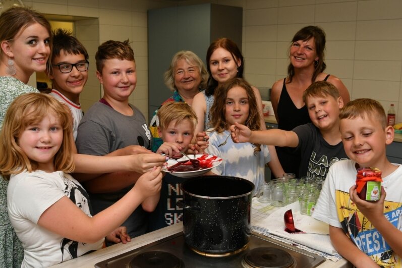 Rochlitzer Kinder kochen für Senioren 