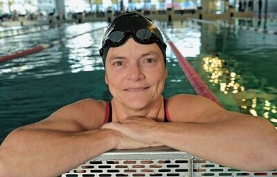 Rochlitzer Schwimmer blicken zufrieden zurück - Einmal Silber, zweimal Bronze: Heike Brüssau fischte beim Seniorenschwimmfest in Zwickau dreimal Edelmetall. 