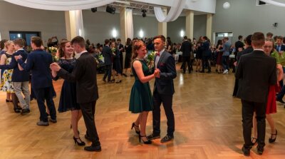 Rochlitzer Tanzschüler werfen sich für Ball in Schale - 