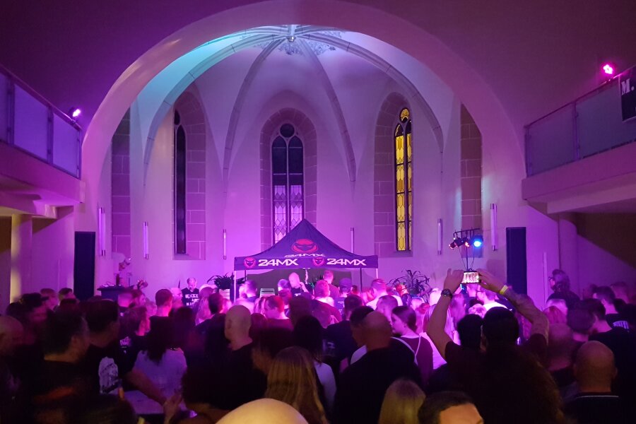 Rockherbst feiert in Katharinenkirche Premiere - Viele Besucher fanden: Der Rockherbst in der Kirche ist eine Bereicherung für alle feierfreudigen Oelsnitzer.