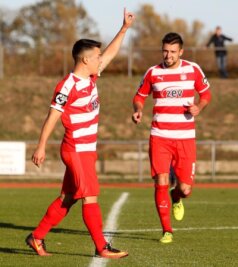 Rodas verlässt den FSV Zwickau - Manolo Rodas (l.) traf im Sachsenpokal gegen den FC Eilenburg.