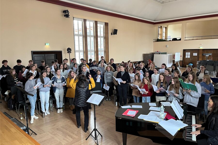 Rodewischer Gymnasiasten musizieren an zwei Tagen - Probe für das Weihnachtskonzert: Diesmal wird es an zwei aufeinanderfolgenden Tagen aufgeführt.