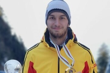 Timon Grancagnolo aus Chemnitz hat den Rodel-Gesamtweltcup der Junioren gewonnen. 