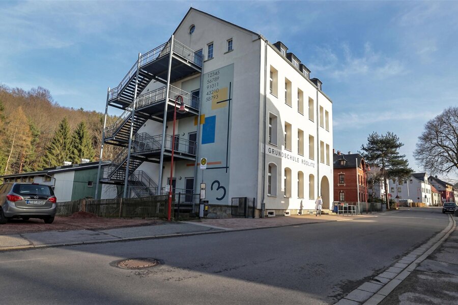 Rödlitz: Ortschaftsrat macht Druck beim Schulanbau - Ein Baustart für den Anbau an die Grundschule ist nicht in Sicht.
