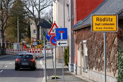 Rödlitz: Viele Autofahrer landen in Sackgasse - Die Hauptstraße in Rödlitz ist bis 5. April gesperrt. Und die Obere Dorfstraße ist eine Sackgasse.