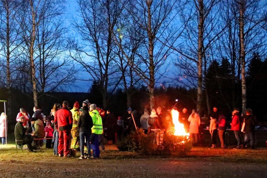 Röthenbacher verbrennen Tannenbäume - So könnte es am Samstag auch dieses Jahr wieder aussehen.
