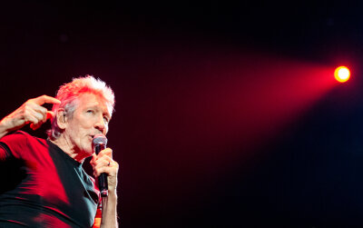 Roger Waters zelebriert sich bei Berliner Konzert als alleiniger Kopf von Pink Floyd und kämpferischer Politaktivist - Im Fokus: Roger Waters auf seiner derzeitigen Deutschlandtour. 