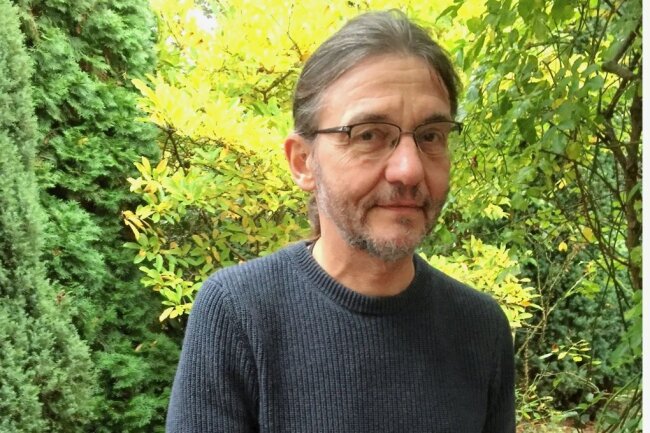 Romanheld forscht in Sternwarte Rodewisch nach rätselhaftem Kometen - Autor Steffen Seifert, der einen Politthriller geschrieben hat.