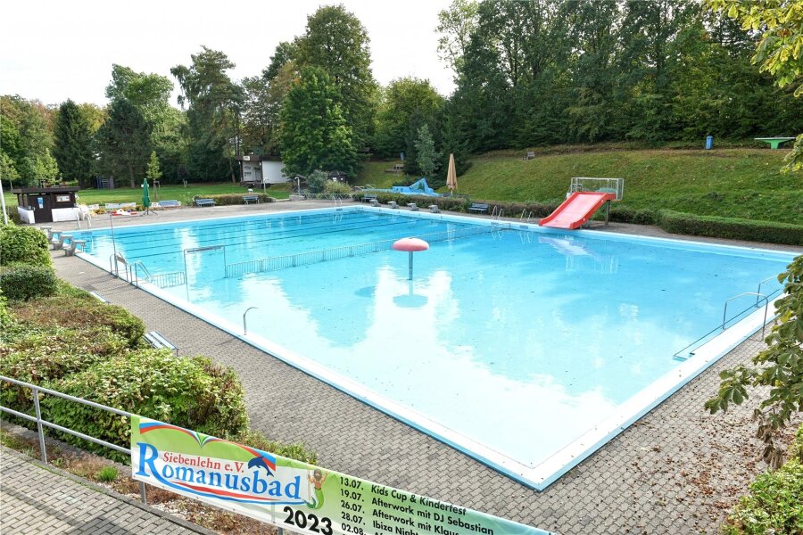 Romanusbad Siebenlehn: Wie es weitergeht - Im Romanusbad in Siebenlehn soll auch das Becken saniert werden, hier ein Foto vom Oktober 2023.