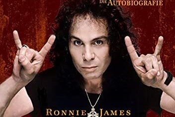 Ronnie James Dio: Von der Trompete bis zur Pommesgabel - Das Buch Ronnie James Dio (mit Wendy Dio): "Rainbow In The Dark", I.P. Verlag, 224 Seiten, 21,90 Euro.