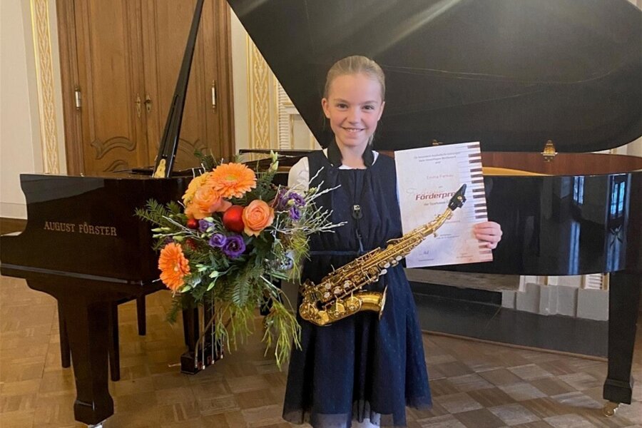 Rosaroter Panther bringt Rodewischer Musikschul-Nachwuchs Glück und Erfolg - Die jüngste Saxofon-Spielerin Emma Pankau hat zum Stavenhagen-Wettbewerb einen Förderpreis geholt.