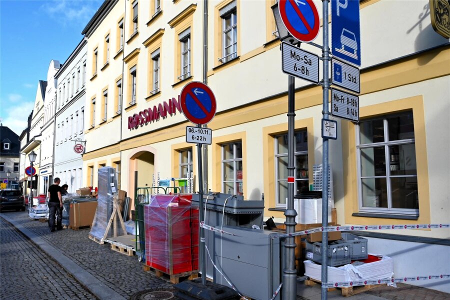 Rossmann in Hainichen hat geschlossen: Was passiert in der Filiale? - Rossmann am Markt in Hainichen hat derzeit wegen Umbau geschlossen.