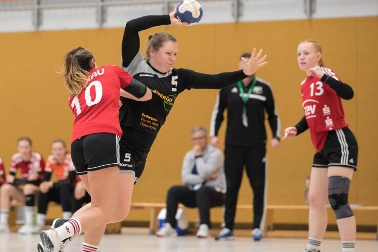 Rotation-Damen wollen Fahrt aufnehmen - Unter Zugzwang: Die Handballerinnen des SV Rotation Weißenborn um Lisa Richter müssen im Abstiegskampf punkten. 