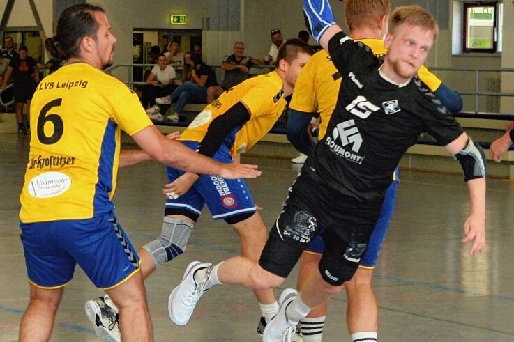 Rotation ist gerüstet - Gelungene Generalprobe: Die Rotation-Handballer um Thomas Bartzsch haben sich am Sonnabend bei einem stark besetzten Turnier in Zwönitz achtbar aus der Affäre gezogen. 