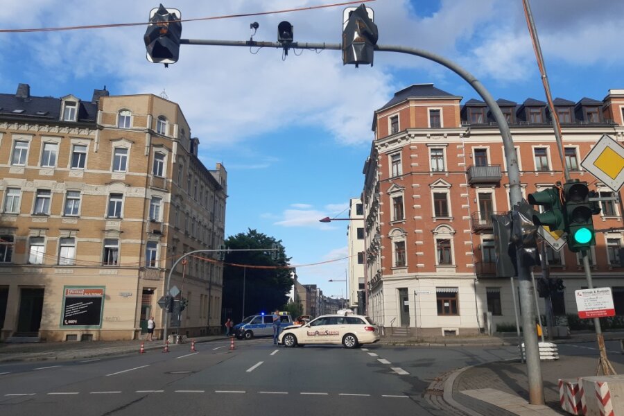 Rote Ampel missachtet: Unfall mit vier Autos auf Limbacher Straße