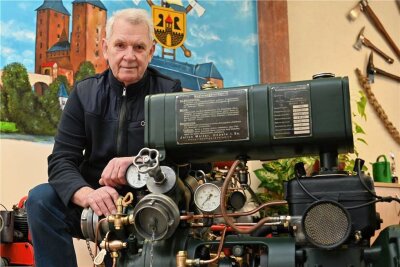 Rudolf Hentschel ist in Rochlitz der Mann mit der Feuerwehr-Pumpe von 1938 - Löschwasserpumpe bei der Rochlitzer Feuerwehr: Rudi Henschel hat eine Pumpe von 1938 restauriert. 