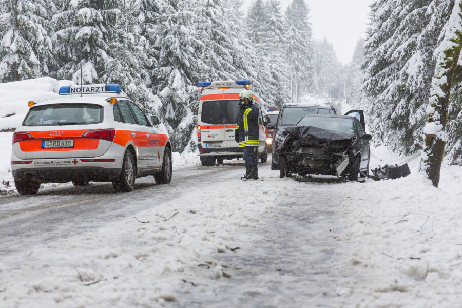 Rübenau: Skoda kracht gegen Baum - Verletzt wurde bei dem Unfall laut Polizei niemand.