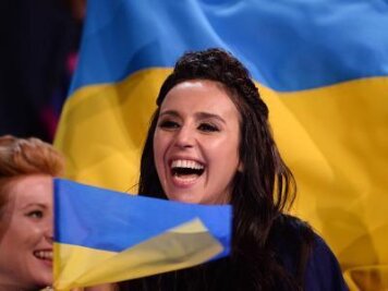 Rückblick: Jamala aus der Ukraine gewinnt den Eurovision Song Contest 2016 - Jamie-Lee wird Letzte - Jamala hat den ESC gewonnen.