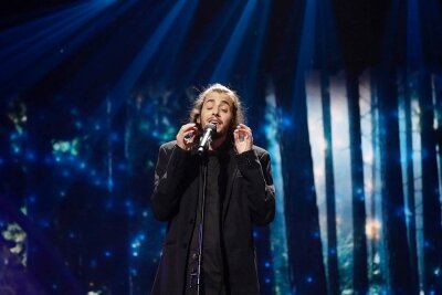 Rückblick: Salvador Sobral aus Portugal gewinnt den Eurovision Song Contest 2017 - Levina wird Vorletzte - Salvador Sobral aus Portugal gewinnt mit "Amor Pelos Dois" den Eurovision Song Contest 2017.
