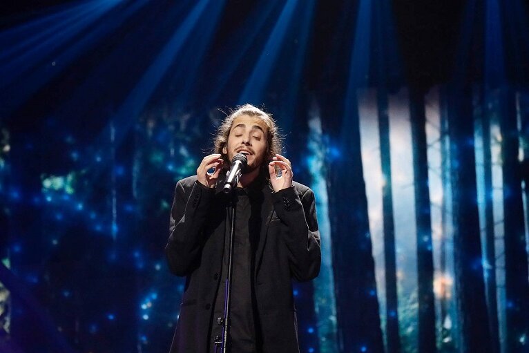 Salvador Sobral aus Portugal gewinnt mit "Amor Pelos Dois" den Eurovision Song Contest 2017.