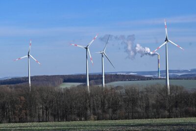 Rückenwind für mehr Windräder in Chemnitz? Befragung lässt Grüne jubeln - Der größte Chemnitzer Windkraft-Standort auf dem Galgenberg in Rabenstein.