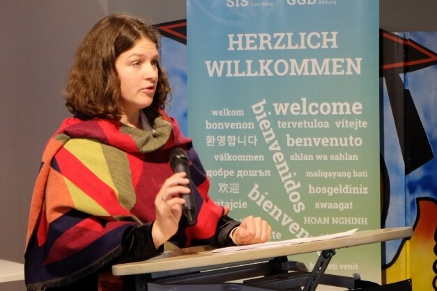 Rückkehr trotz leidvoller Erfahrungen - Amélie zu Eulenburg, Leiterin des Arbeitsbereichs Gedenkstätten und Erinnerungskultur bei der Bundesstiftung Aufarbeitung, sprach zur Gedenkveranstaltung in Hoheneck.