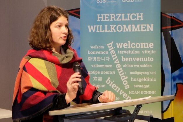 Rückkehr trotz leidvoller Erfahrungen - Amélie zu Eulenburg, Leiterin des Arbeitsbereichs Gedenkstätten und Erinnerungskultur bei der Bundesstiftung Aufarbeitung, sprach zur Gedenkveranstaltung in Hoheneck.