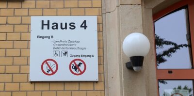 Rückstau und technische Probleme: Sagt der Inzidenzwert noch etwas aus? - Das Gesundheitsamt des Landratsamtes Zwickau ist die lokale Behörde, die mit der Pandemiebekämpfung betraut ist.