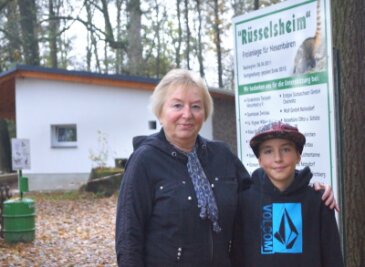 Rüsselsheim im Tierpark Hirschfeld? Ideengeberin sorgt sich um Namensrechte - Bei einem Besuch im Tierpark zeigte Christina Marschner ihrem Enkel Eric den fertig gestellten Bereich der Freianlage für die Nasenbären. Mit "Rüsselsheim" hat sie inzwischen ihren Frieden gemacht.