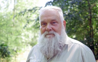 Ruhestand nach 22 Jahren: Das bereitet dem Rochlitzer Revierförster Sorgen - Wolfram Schmidt hat sein ganzes Berufsleben dem Wald gewidmet, zuletzt 22 Jahre lang als Revierleiter im Rochlitzer Forst. 