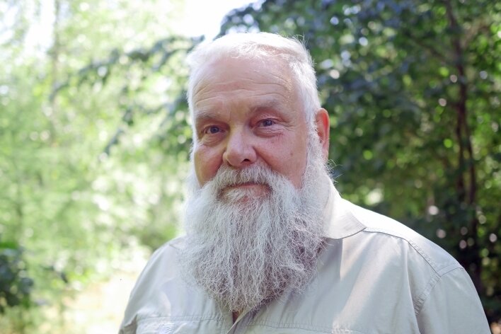 Ruhestand nach 22 Jahren: Das bereitet dem Rochlitzer Revierförster Sorgen - Wolfram Schmidt hat sein ganzes Berufsleben dem Wald gewidmet, zuletzt 22 Jahre lang als Revierleiter im Rochlitzer Forst. 