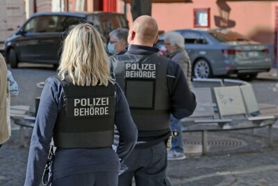 Ruhestörungen in Zwickau: Bis zu zehn Anzeigen an einem Tag - Die Polizeibehörde - hier bei einem Einsatz auf dem Sachsenmarkt - hat im Sommer mehr zu tun. 